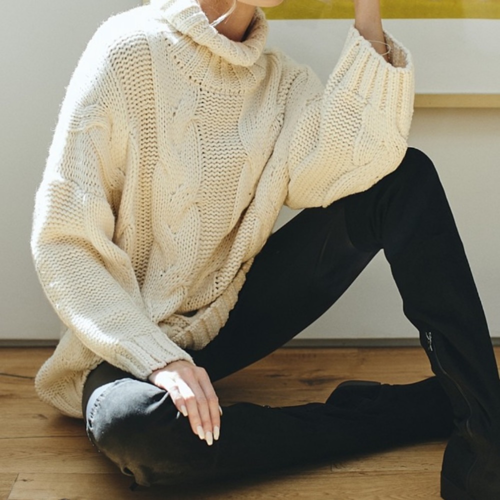 38. Women's Cream Sweater Oversized Cable Turtleneck Slouchy - Picture 4 of 5